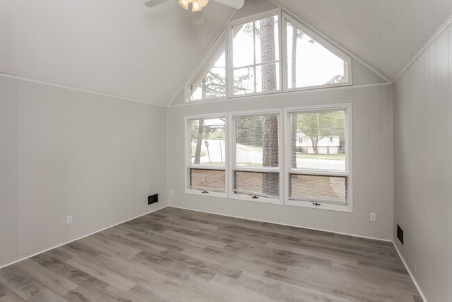 Building Photo - 101 Serpentine Rd