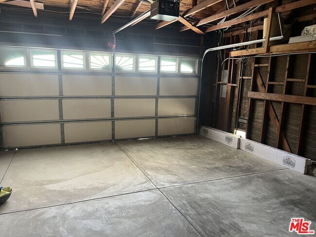 Building Photo - 5819 Fairhaven Ave