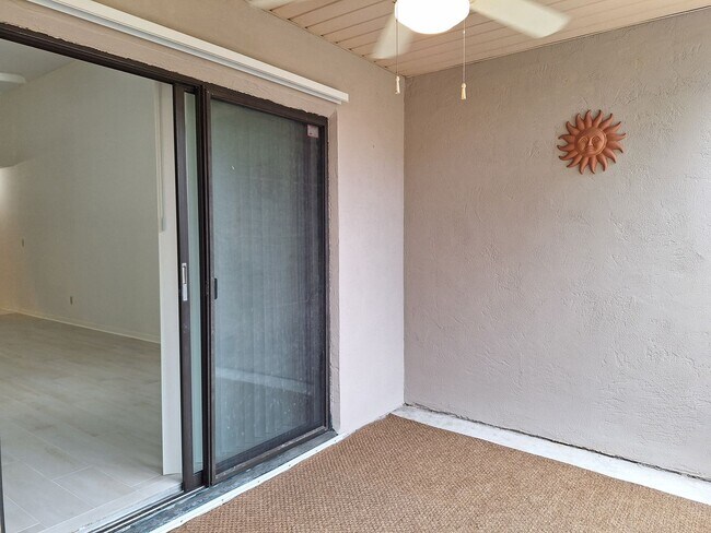 Building Photo - Adorable 2BR 2BA duplex in Shangr La Village