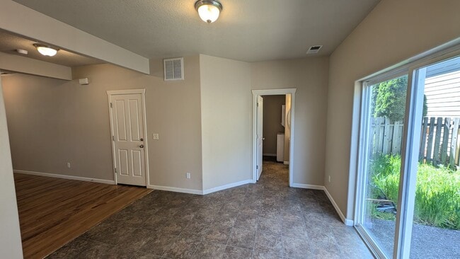 Building Photo - Great four bedroom home in Aloha!