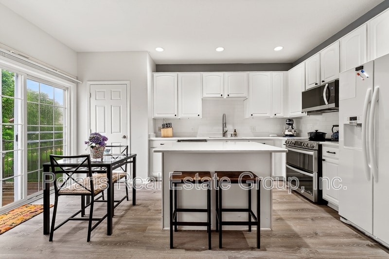 Building Photo - 9439 Tanhurst Dr