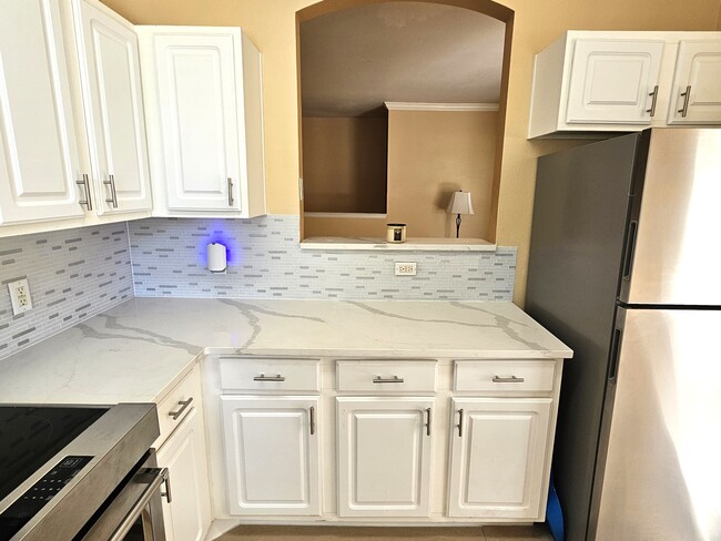 Kitchen Pass Thru - 7442 S Quail Cir