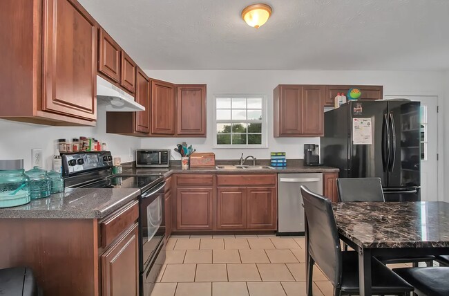 Building Photo - 1863 Country Meadows Dr