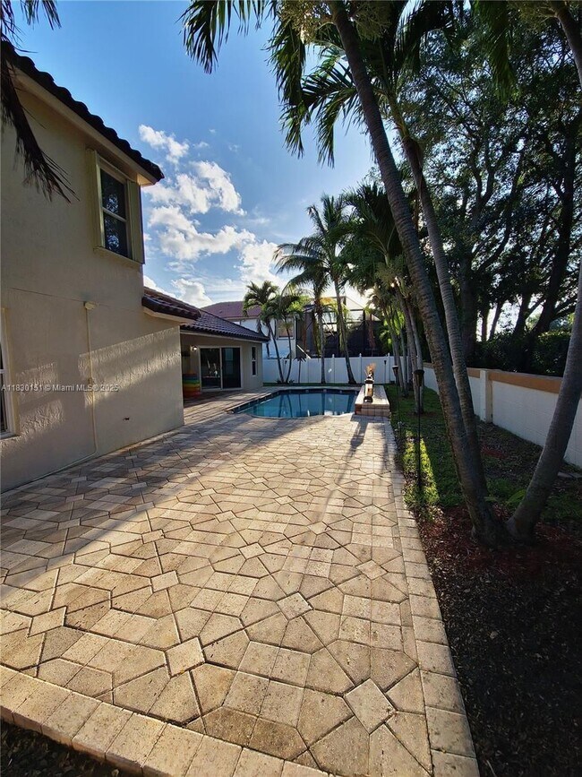 Building Photo - 7044 Brunswick Cir