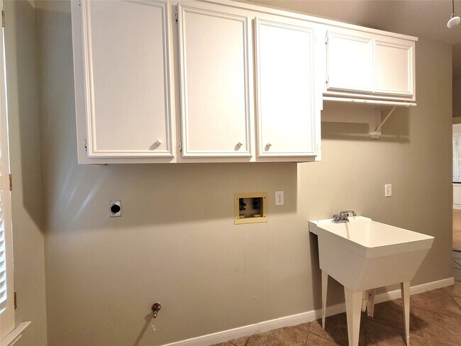 Building Photo - 2214 Old S Dr