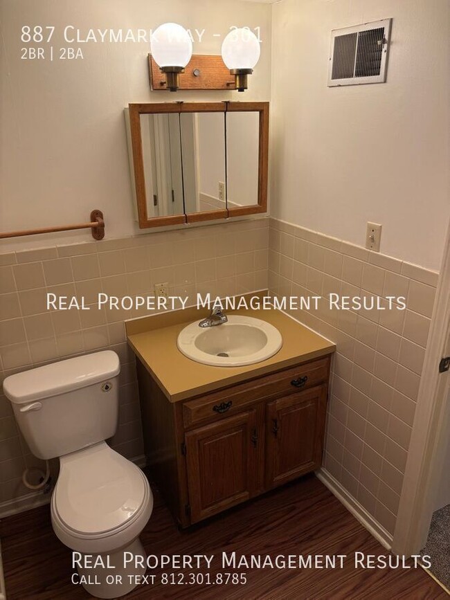 Building Photo - 887 Claymark Way