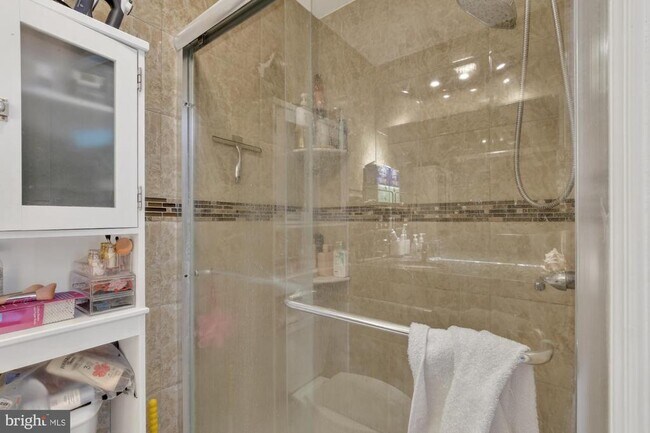 Building Photo - 1540 S Mole St