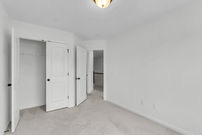 Building Photo - Move-In Ready Home in the Heart of Goose Creek