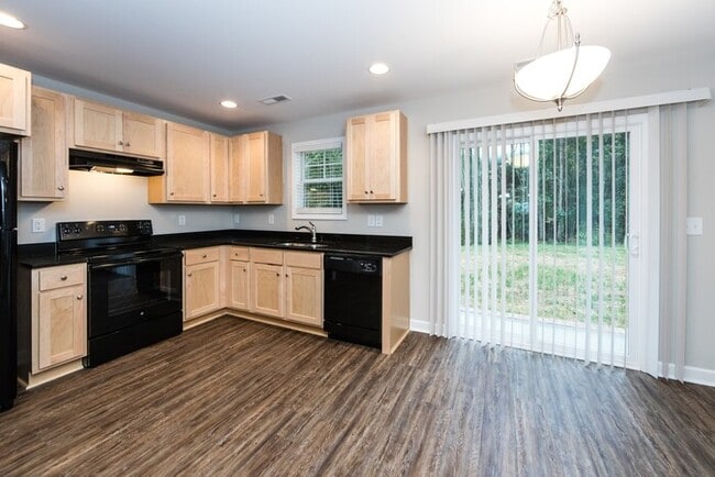 Building Photo - Beautiful 3BD/2.5BA Duplex Home!