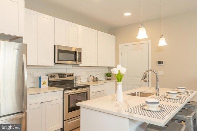 Building Photo - 2220-28 Master St