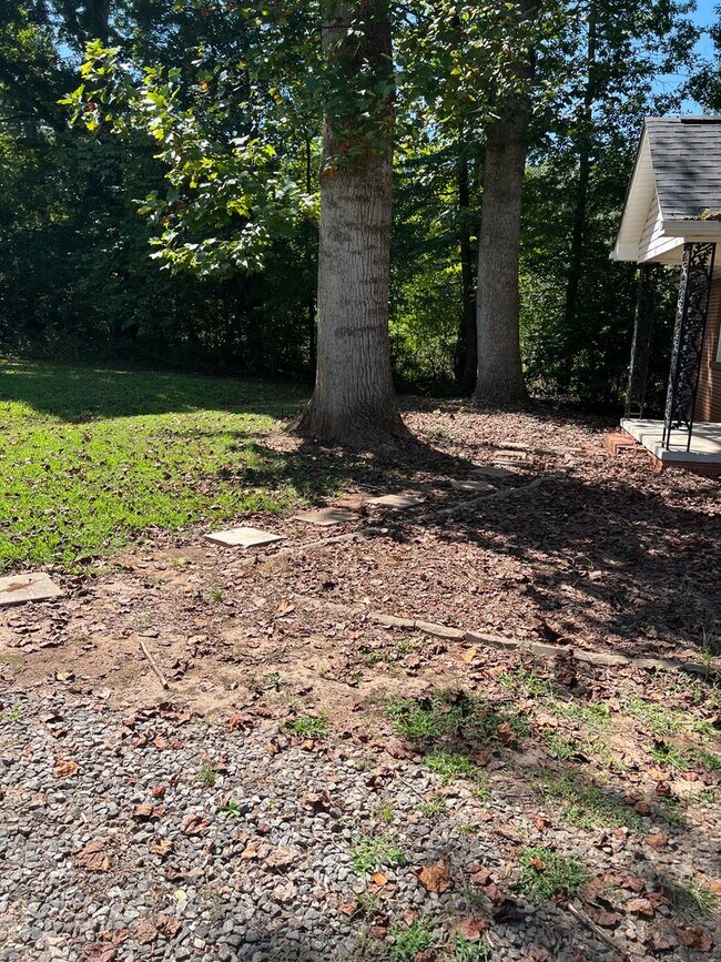 Building Photo - 3 Bedrooms, 2 Bath Home for Rent