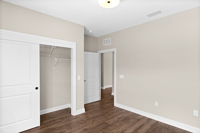 Building Photo - Luxury Maintenance-Free Former Model Home in Grove City – 2 Bed, 2 Bath Ranch