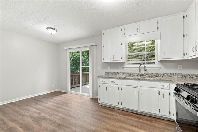 Building Photo - 2741 Oxford Dr