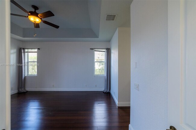 Building Photo - 896 Marina Dr