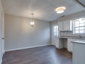 Building Photo - Spacious 3 bedroom/2 bath home available for rent!