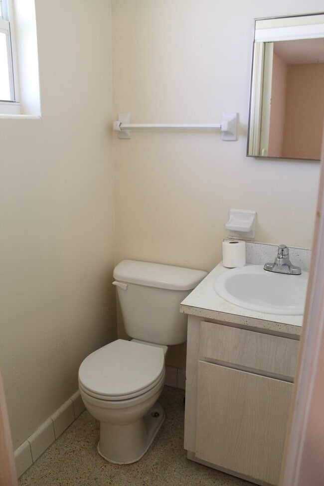 Building Photo - Half duplex close to the beach!