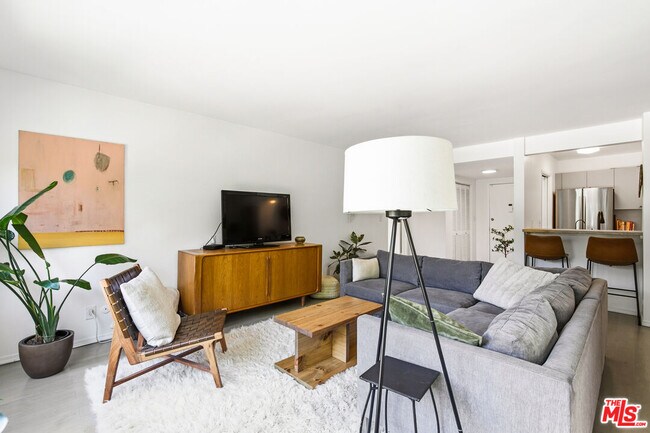 Building Photo - 5625 Green Valley Cir