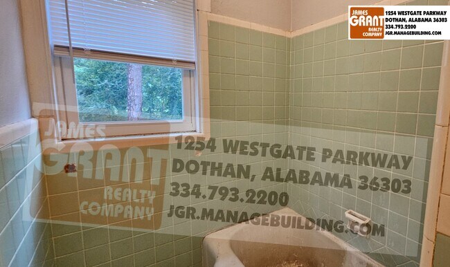 Building Photo - 1528 S Park Ave