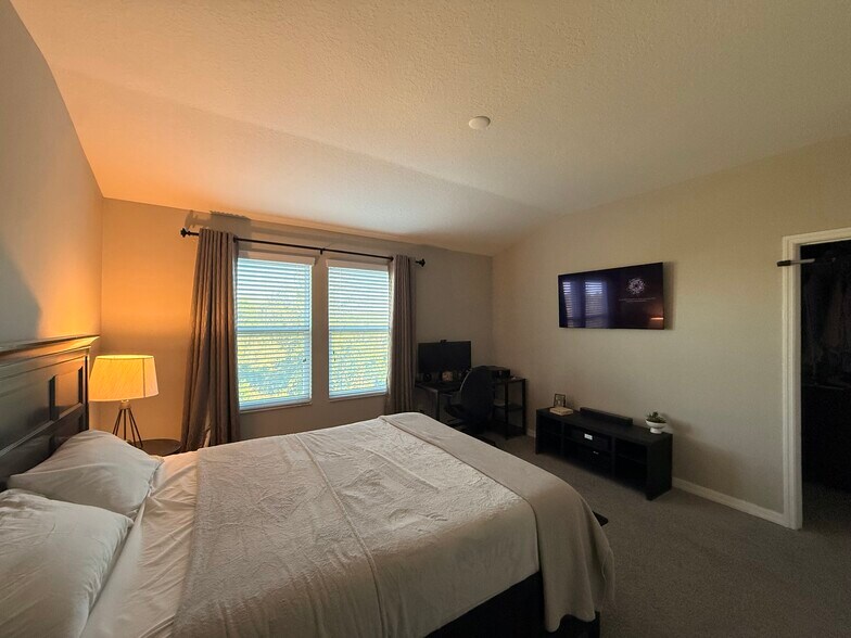 Building Photo - 2490 Stapleford Pl