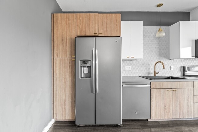 Building Photo - 4361 S Congress Ave