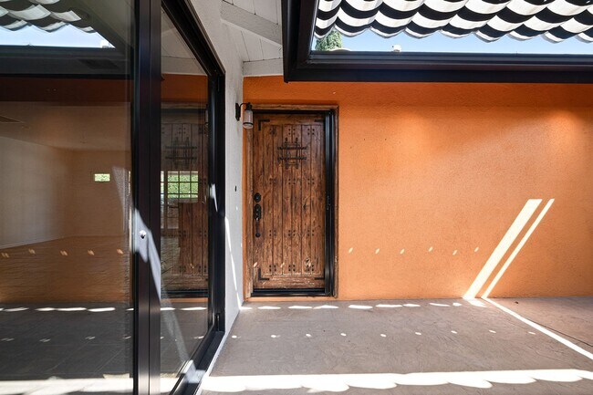 Building Photo - **724 E Cypress Ave Glendora** 4 bedroom 2 bath !!2 weeks free OAC!!