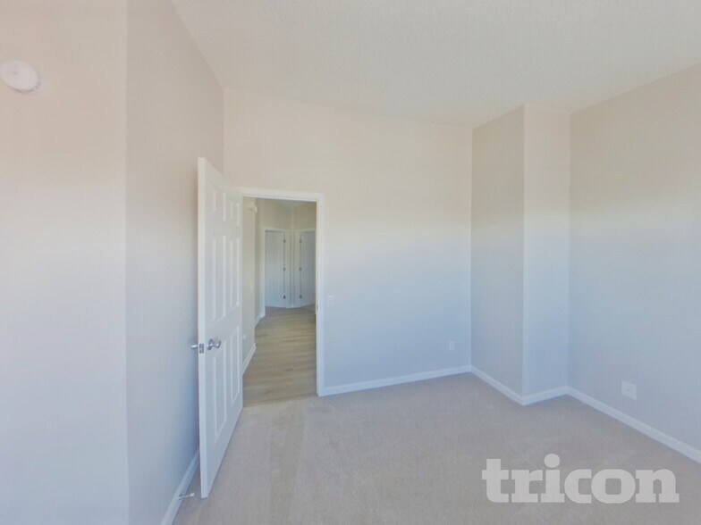 Building Photo - 3928 Smoke Tree Dr