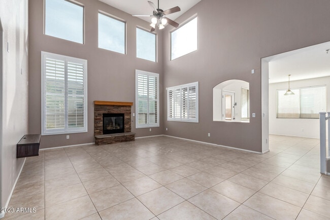 Building Photo - 40747 W Robbins Dr