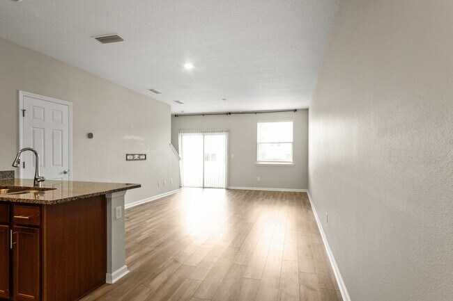 Building Photo - 3 Bedroom / 2.5 Bathroom Townhouse in the Meadows at Oakleaf