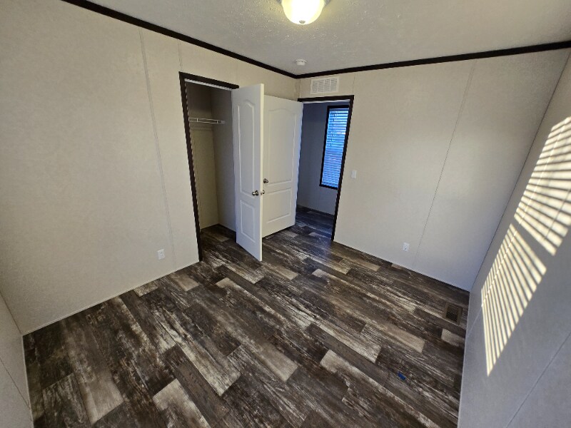 Building Photo - 15 Golfview Ct