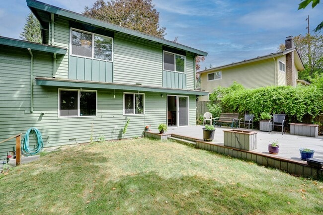 Building Photo - Beautiful 5 bed 3 bath Kirkland single fam...