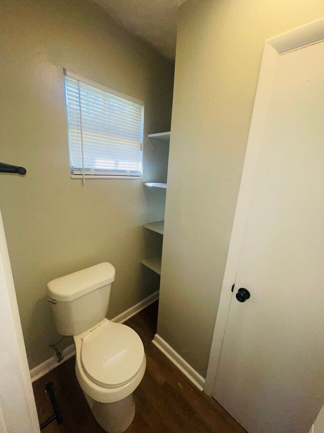 Building Photo - Duplex near Lake Jackson