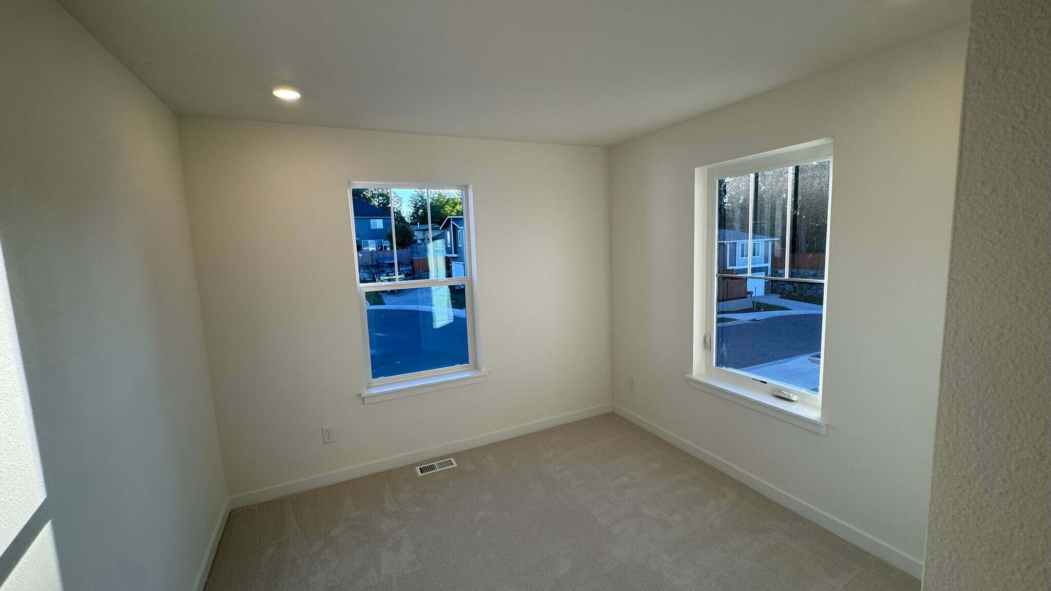 Building Photo - 617 103rd Ct SE