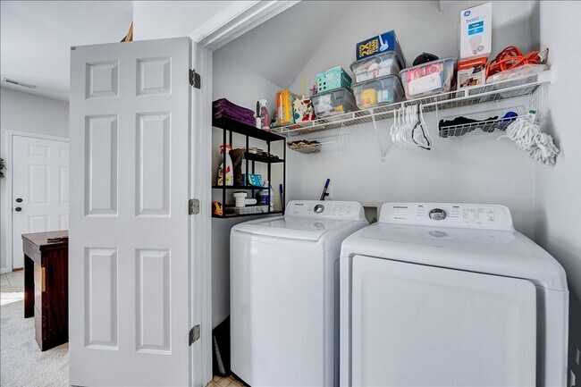 Building Photo - 2BR/2.5BA Clayton Townhouse