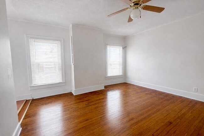 Building Photo - 218 N George St