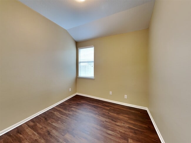 Building Photo - 2324 Shady Tree Ln