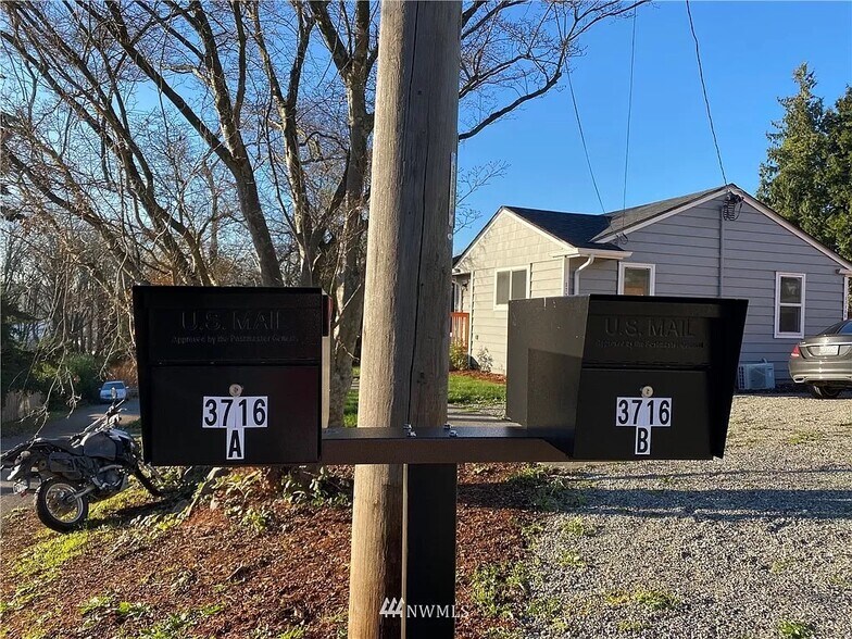 Building Photo - 3716 S Roxbury St