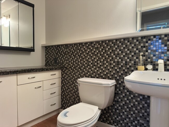 Building Photo - 1920 E Peachtree Dr