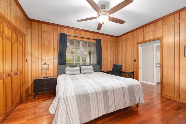 Building Photo - 2222 W University Ave