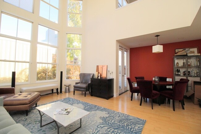Building Photo - Best deal in the Dogpatch! Spacious top floor 2 bedroom loft. Plenty of natural light and up to d...