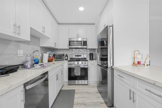 Building Photo - 10707 SW 113th Pl