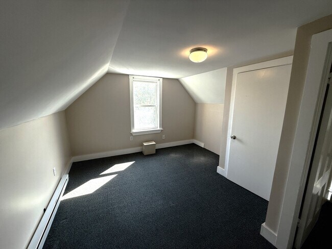 Building Photo - 19 Perry St