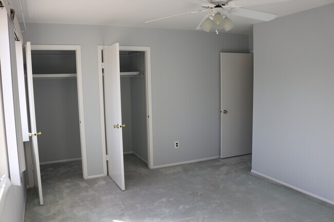 Building Photo - 17 Saxonney Cir