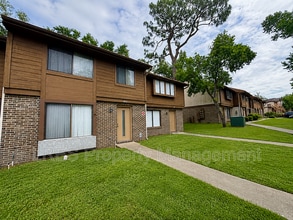 Building Photo - 4974 Sanoma Village
