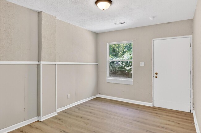 Building Photo - 437 Carver Ln