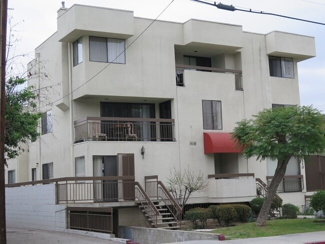 Building Photo - 1110 E Wilson Ave