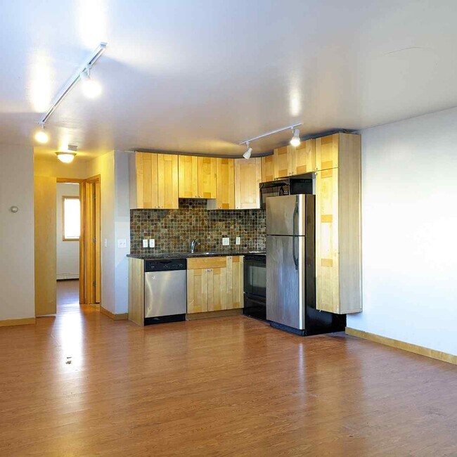 Building Photo - 250 W Fuller Ave