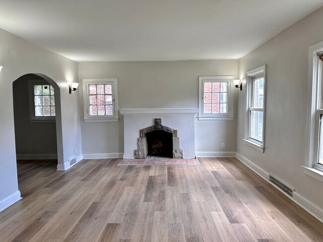Building Photo - LARGE WESTSIDE FULLY REHABBED HOME -  3 be...
