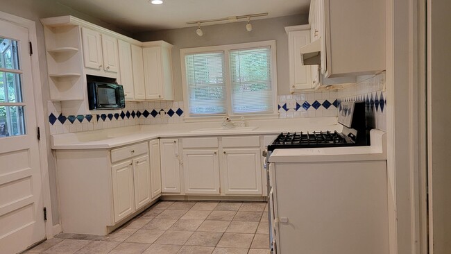 Building Photo - Updated Kitchen Pet Friendly-Brick Ranch  ...