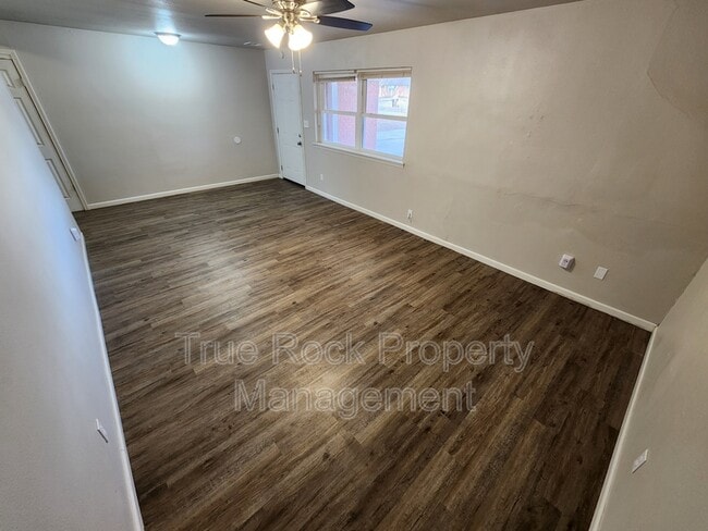 Building Photo - 525 Rebecca Ln