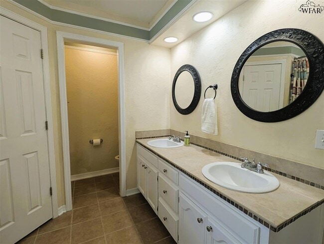 Building Photo - 5205 Pebblestone Dr